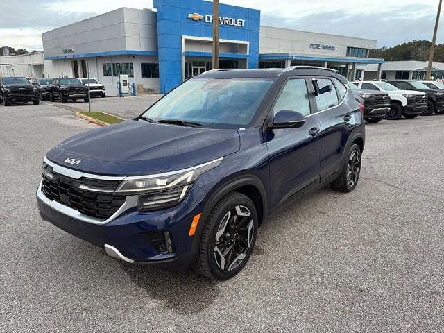Used 2024 Kia Seltos SX w/ SX Sunroof Package image 3