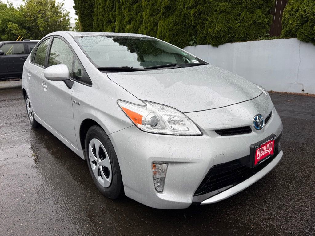 Used 2015 Toyota Prius Two FWD image 2