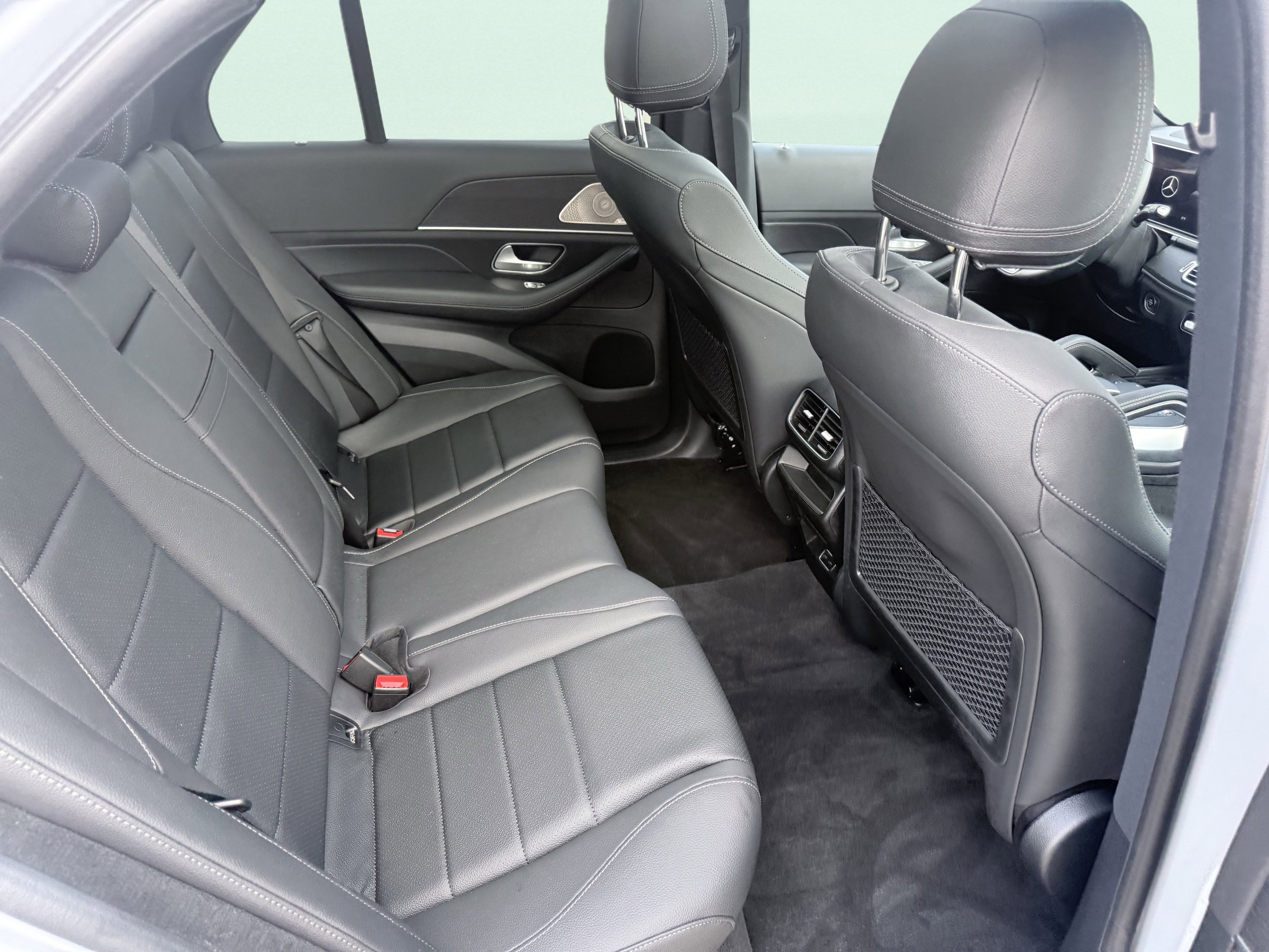 Used 2025 Mercedes-Benz GLE 450e 4MATIC w/ AMG Line Exterior image 24