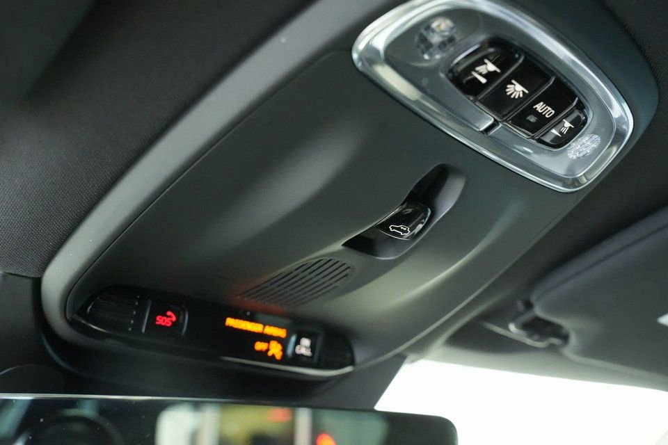 Used 2022 Volvo XC90 T8 R-Design w/ Advanced Package image 33