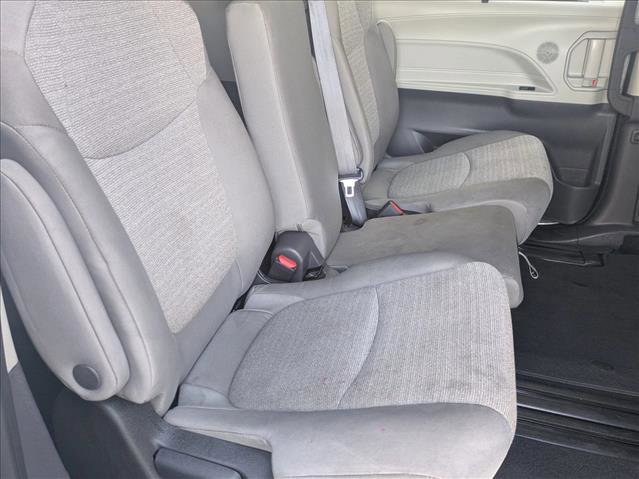 Used 2024 Toyota Sienna LE image 19