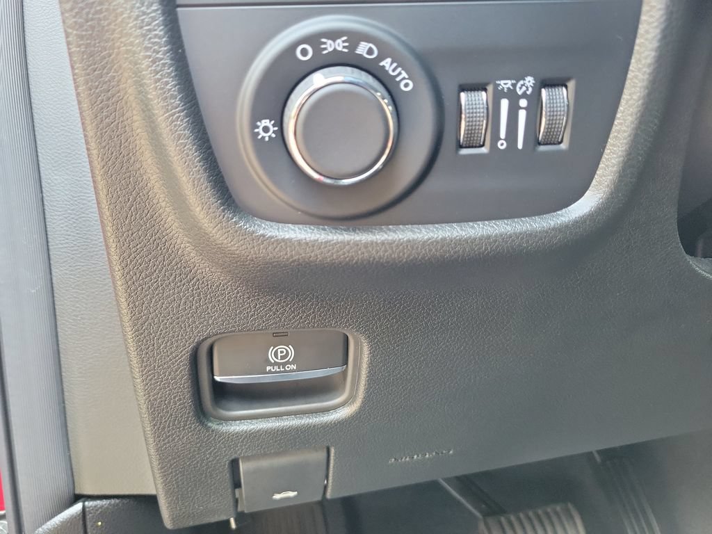 Certified 2025 Jeep Grand Cherokee Laredo AWD/4WD image 19