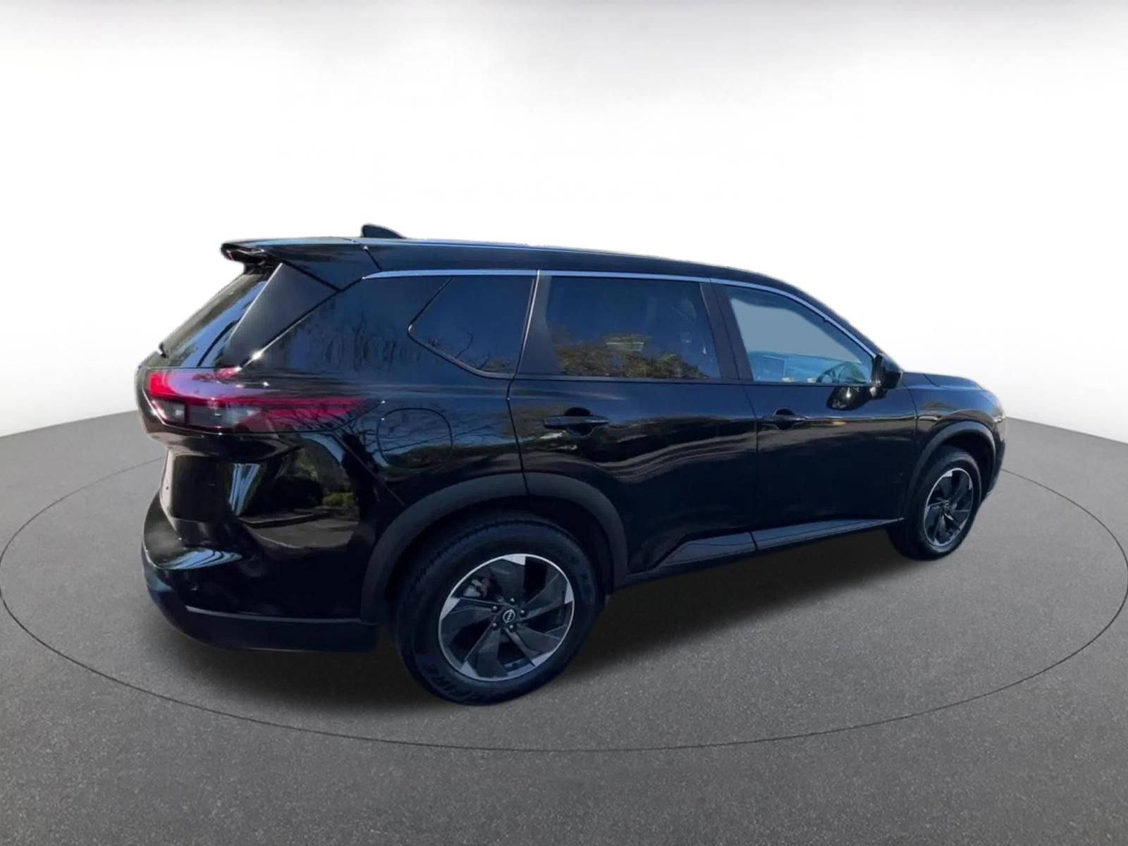 Used 2025 Nissan Rogue SV image 15