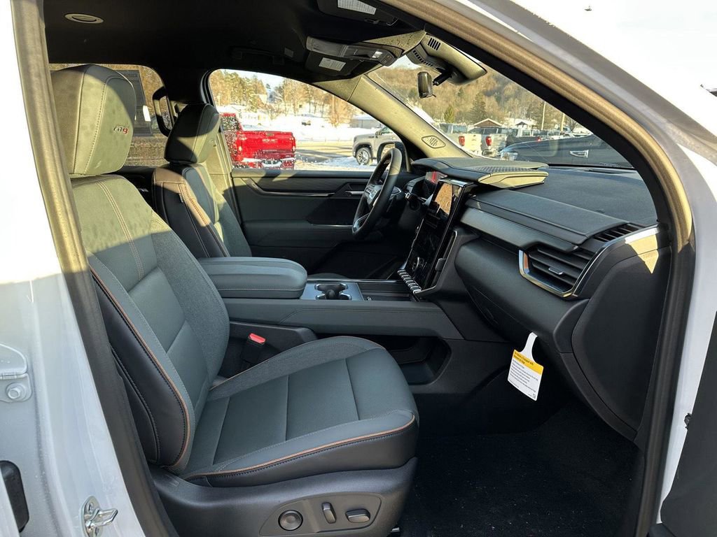 New 2026 GMC Acadia AT4 w/ LPO, Floor Liner Package AWD/4WD image 18