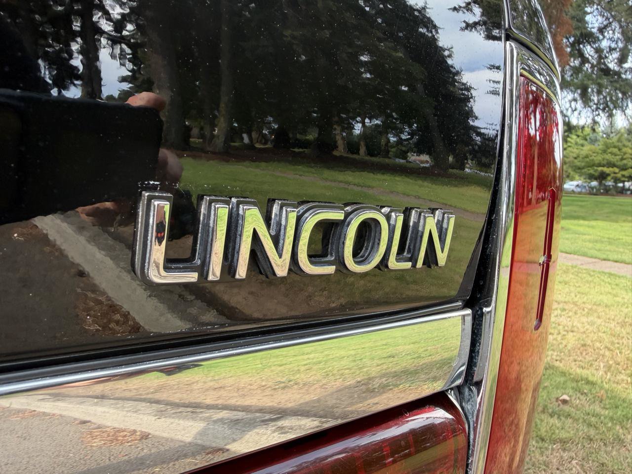 Used 1993 Lincoln Town Car Signature RWD image 14
