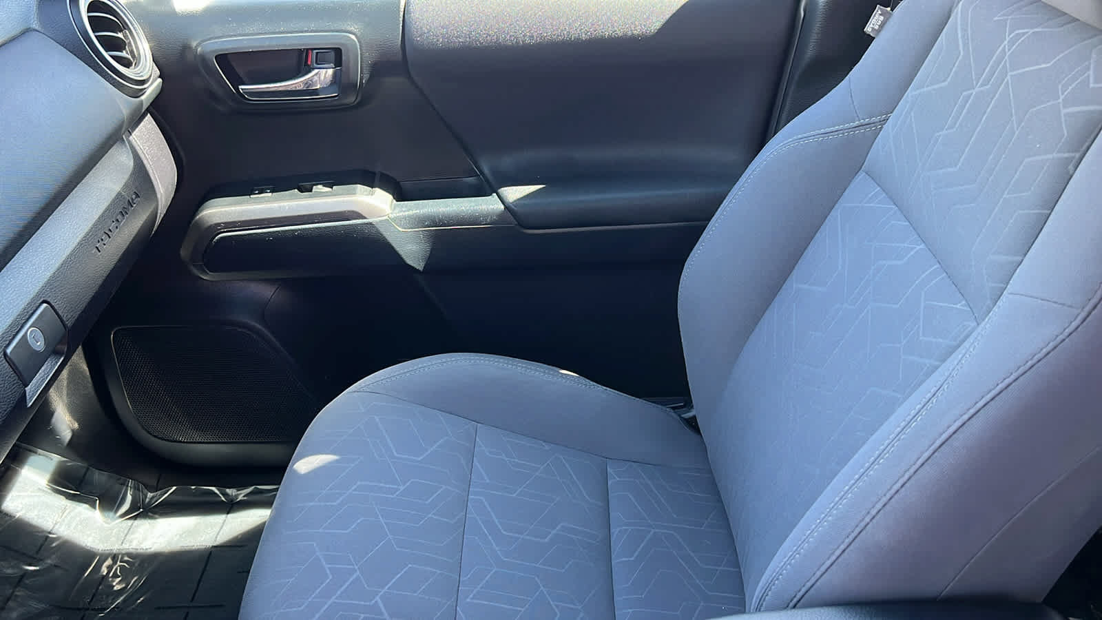 Used 2019 Toyota Tacoma TRD Sport w/ Technology Package AWD/4WD image 12