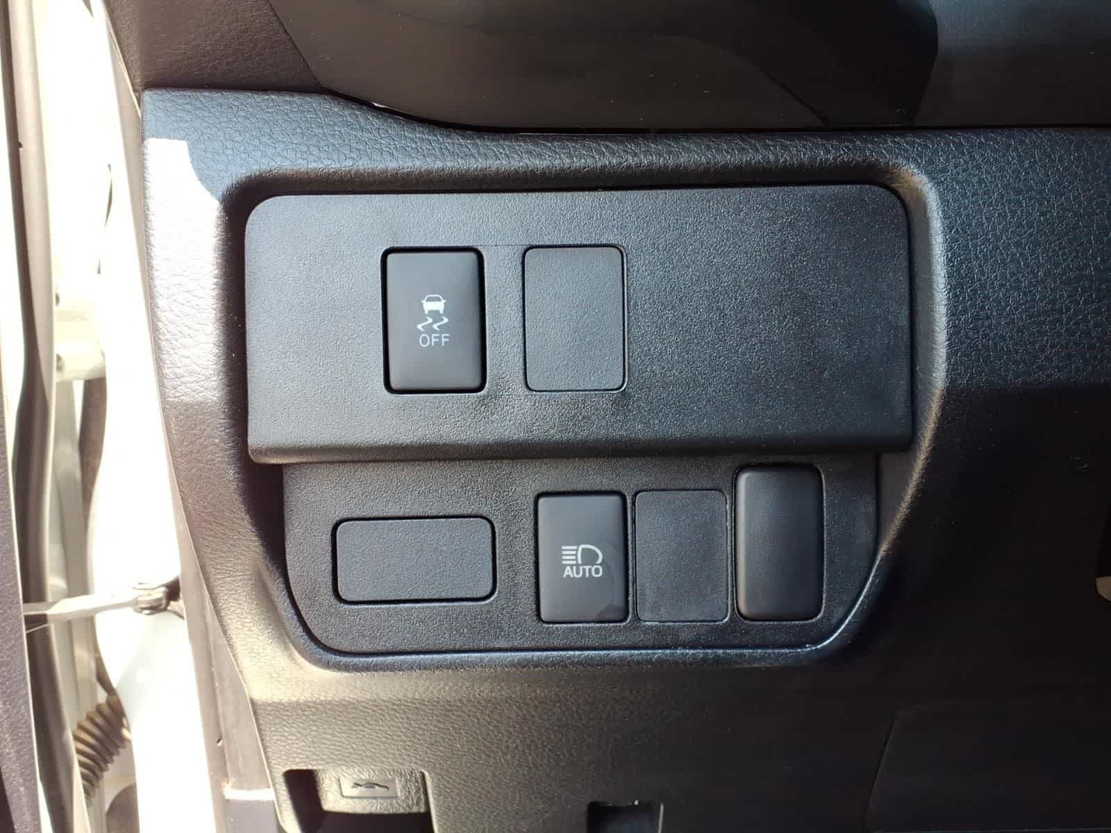 Used 2020 Toyota Tacoma SR RWD image 16