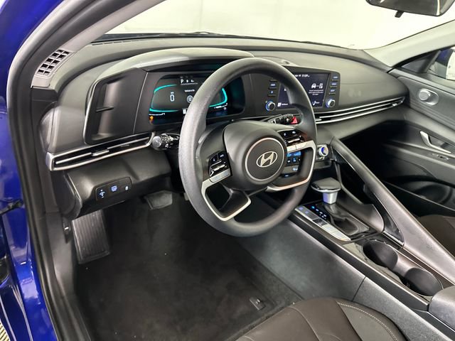 Used 2025 Hyundai Elantra Blue FWD image 13