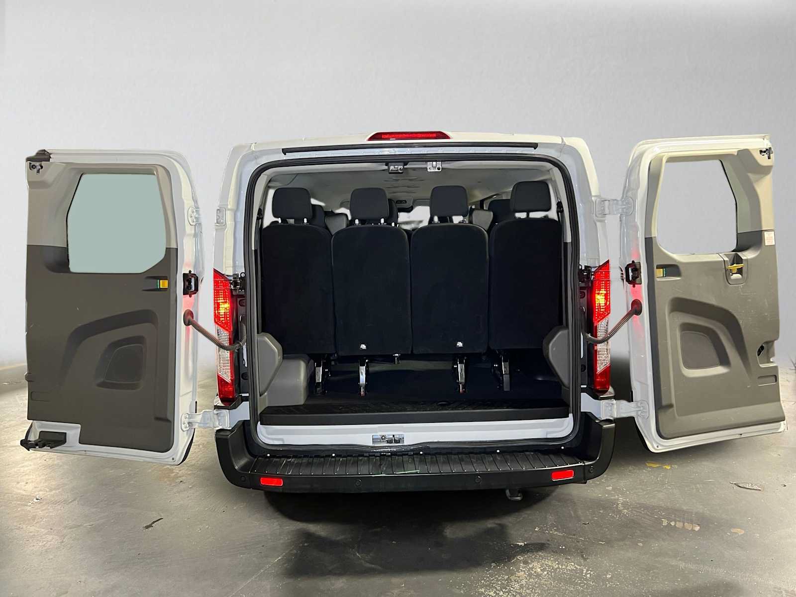 Used 2023 Ford Transit 350 XLT RWD image 16