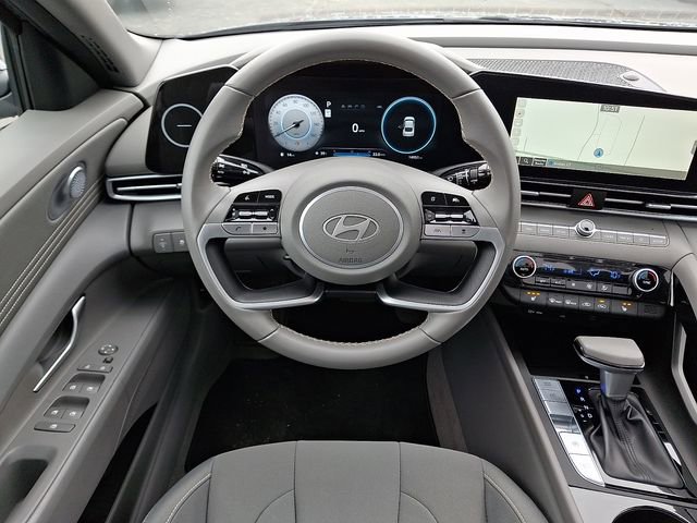 Used 2024 Hyundai Elantra SEL w/ Convenience Package image 11