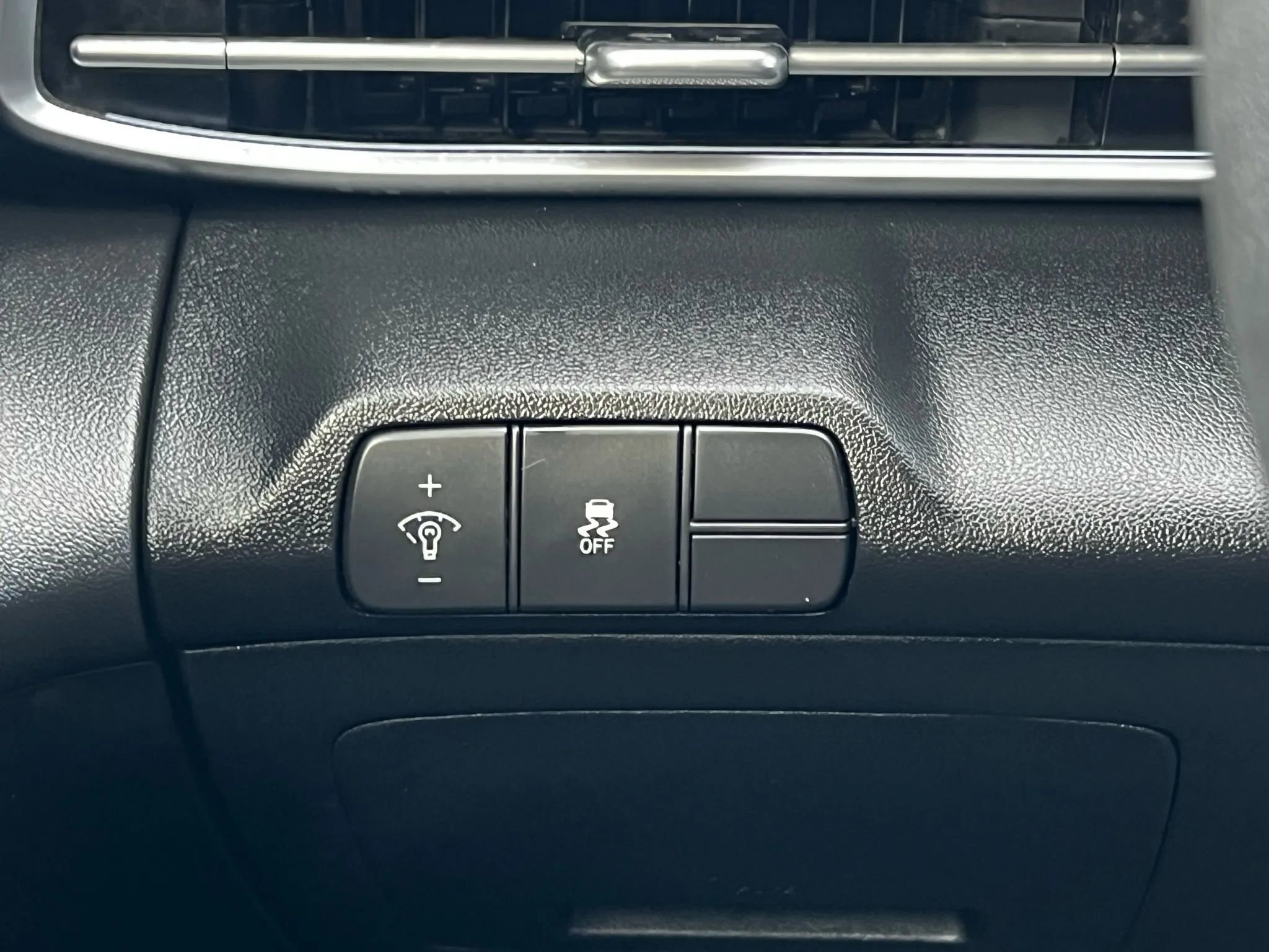 Used 2024 Hyundai Elantra SEL image 23