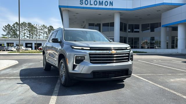 Used 2025 Chevrolet Traverse LT