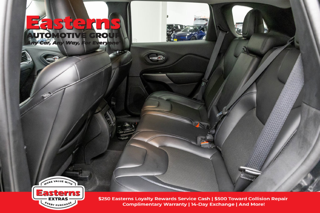 Used 2021 Jeep Cherokee Latitude Plus AWD/4WD image 22