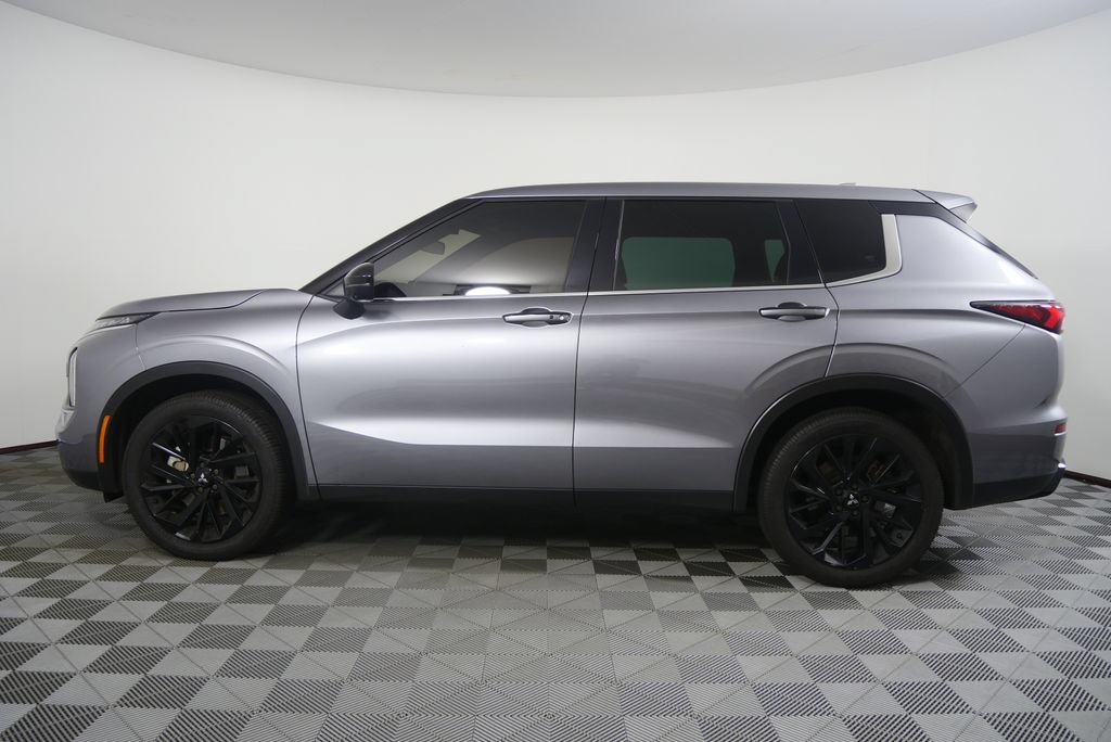 Used 2023 Mitsubishi Outlander SE Black Edition AWD/4WD image 6