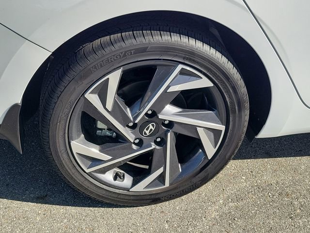 Certified 2025 Hyundai Elantra SEL image 22