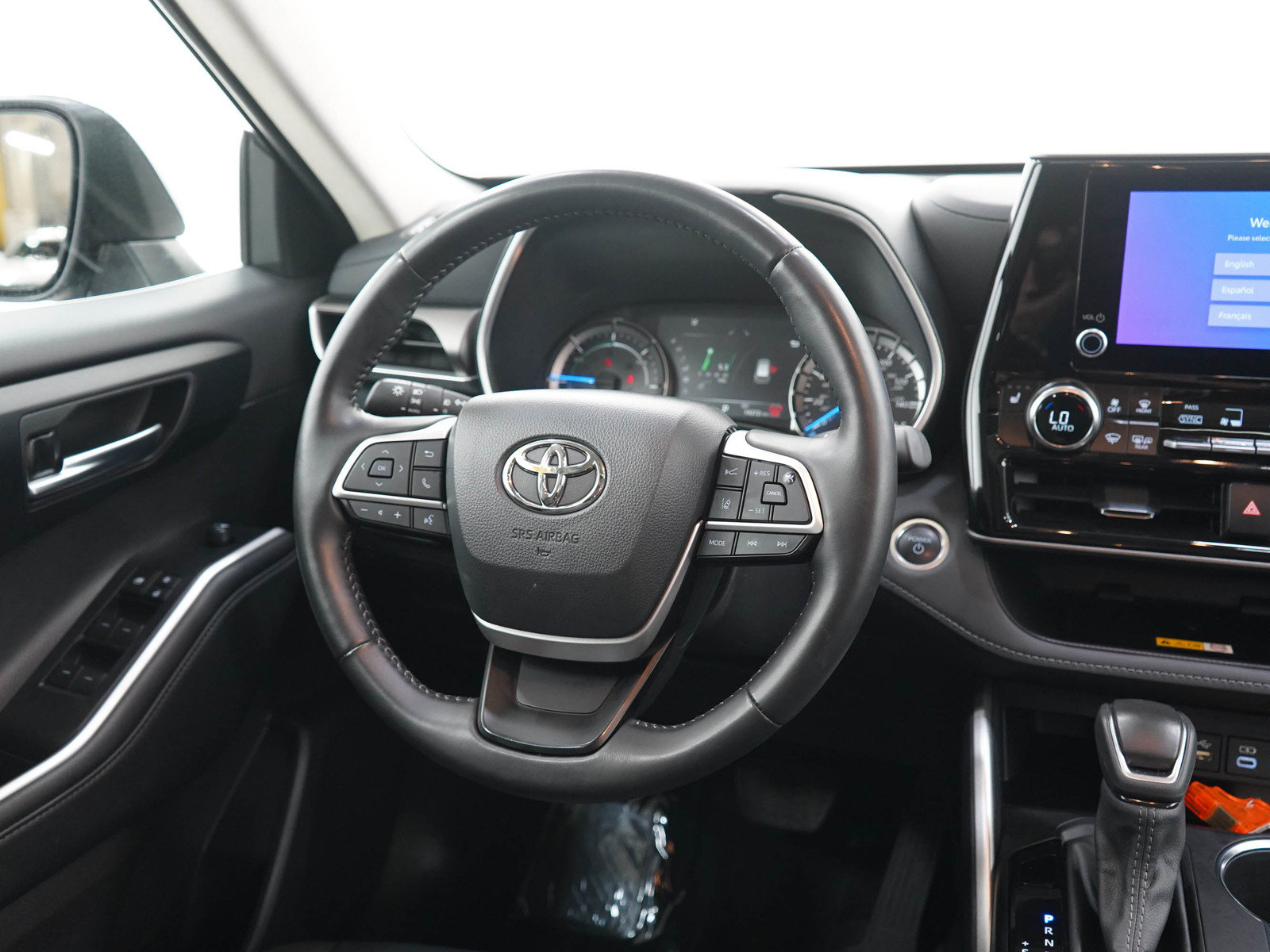 Used 2025 Toyota Highlander XLE AWD/4WD image 15