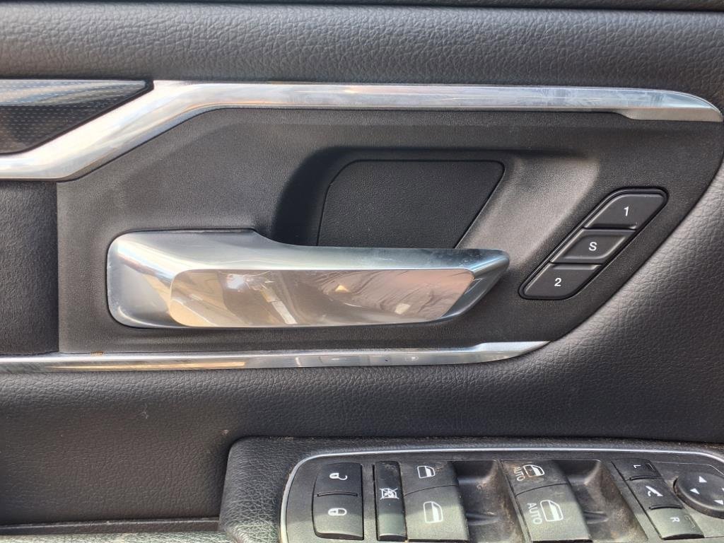 Used 2022 RAM 1500 Laramie w/ Sport Appearance Package image 14
