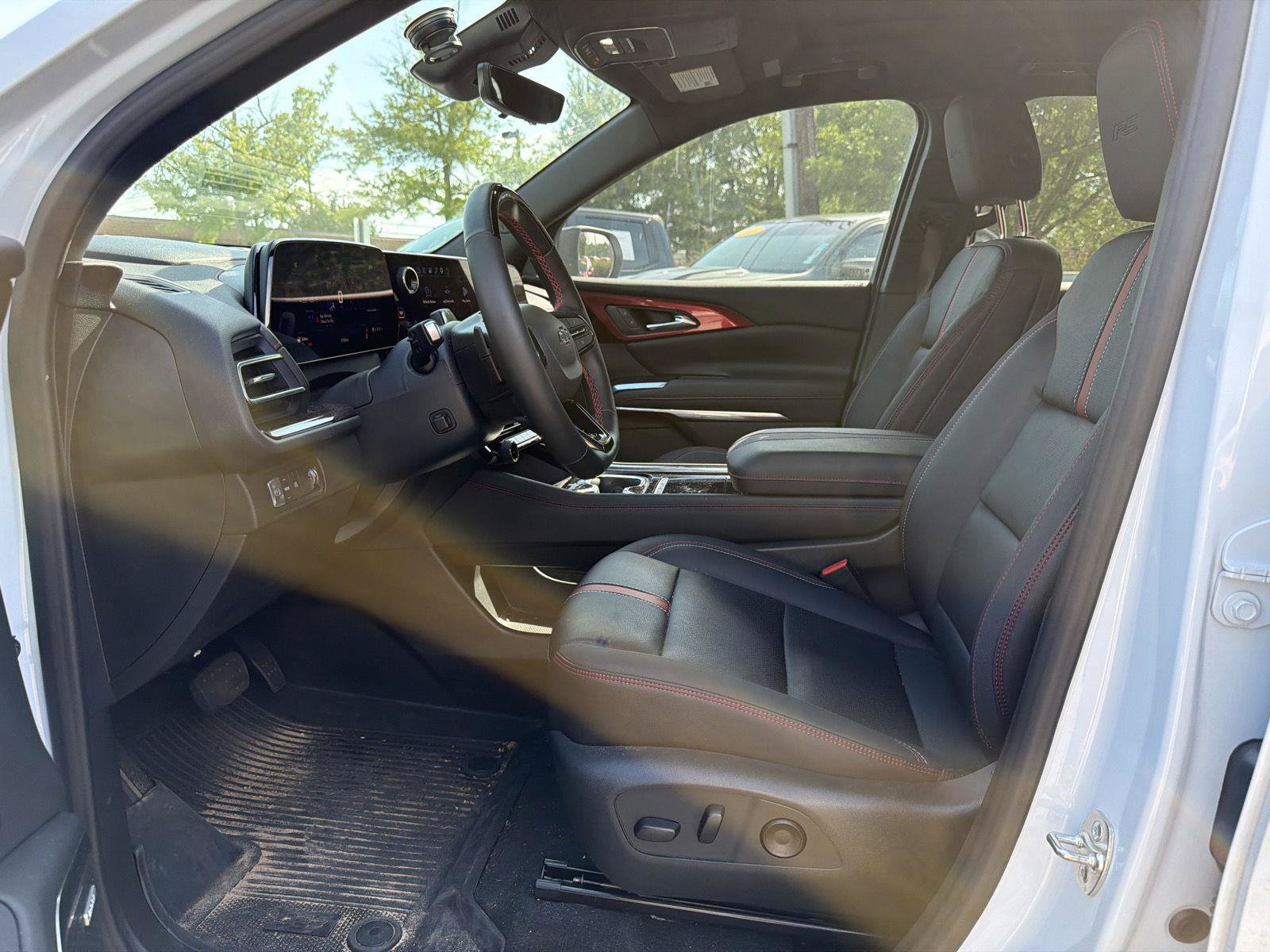 Used 2026 Chevrolet Traverse RS w/ LPO, Floor Liner Package FWD image 10