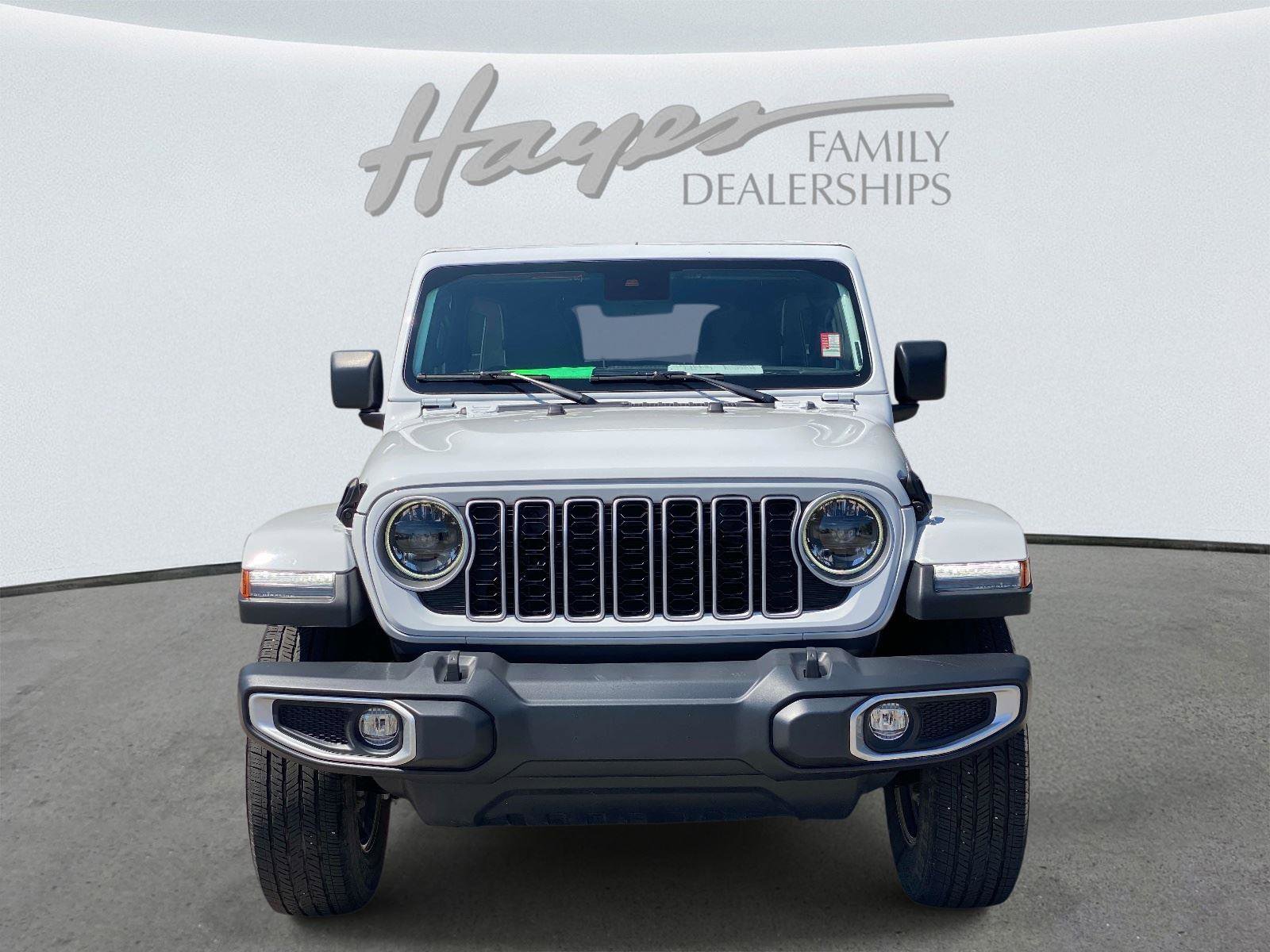 Used 2024 Jeep Wrangler Unlimited Sahara w/ Dual Top Group AWD/4WD image 9