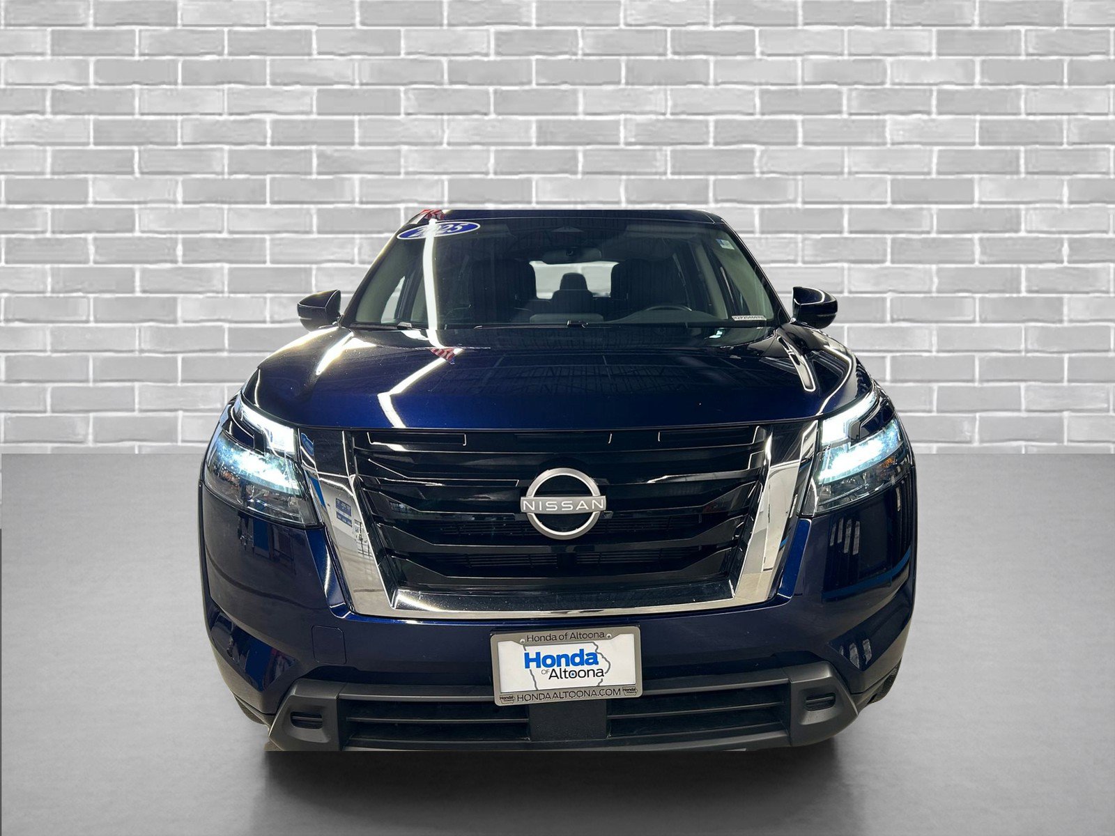 Used 2025 Nissan Pathfinder SV image 7