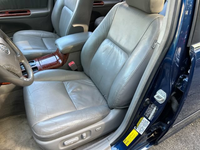 Used 2005 Toyota Camry XLE w/ VSC & Side Airbag Pkg FWD image 9