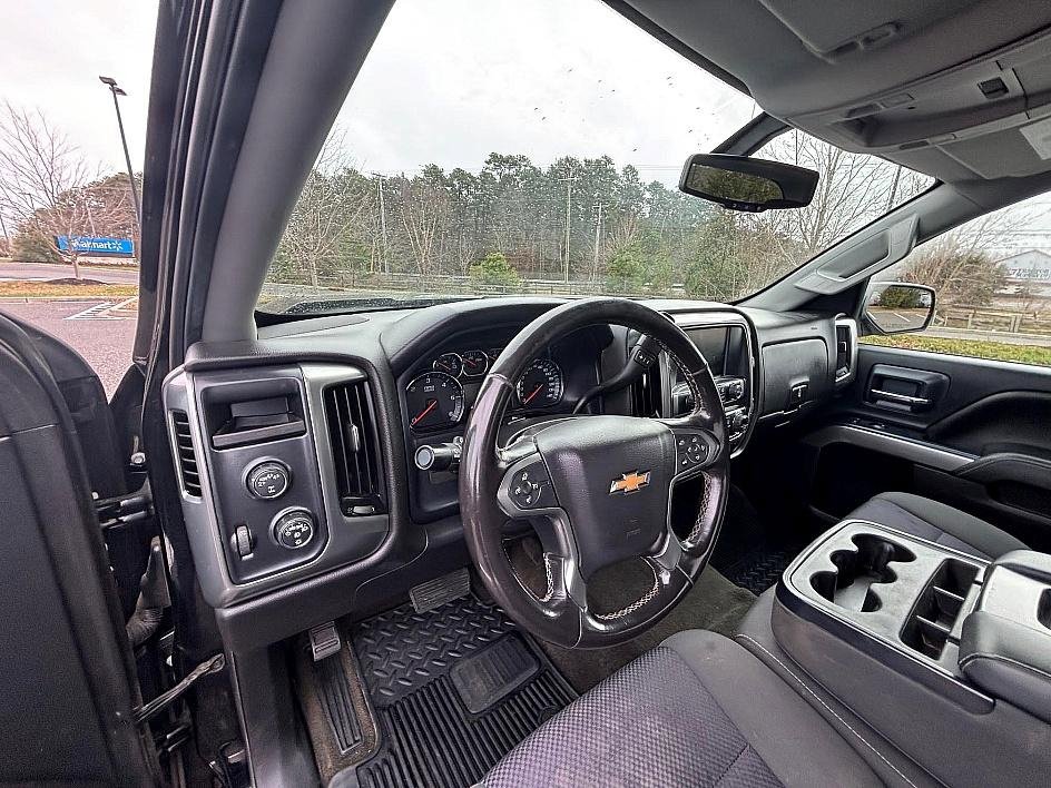 Used 2018 Chevrolet Silverado 1500 LT w/ All Star Edition image 19