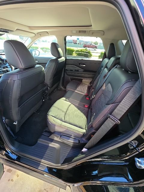 Used 2025 Nissan Pathfinder Platinum w/ Cargo Package AWD/4WD image 24