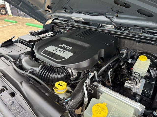 Used 2014 Jeep Wrangler Unlimited Sport w/ Connectivity Group image 40