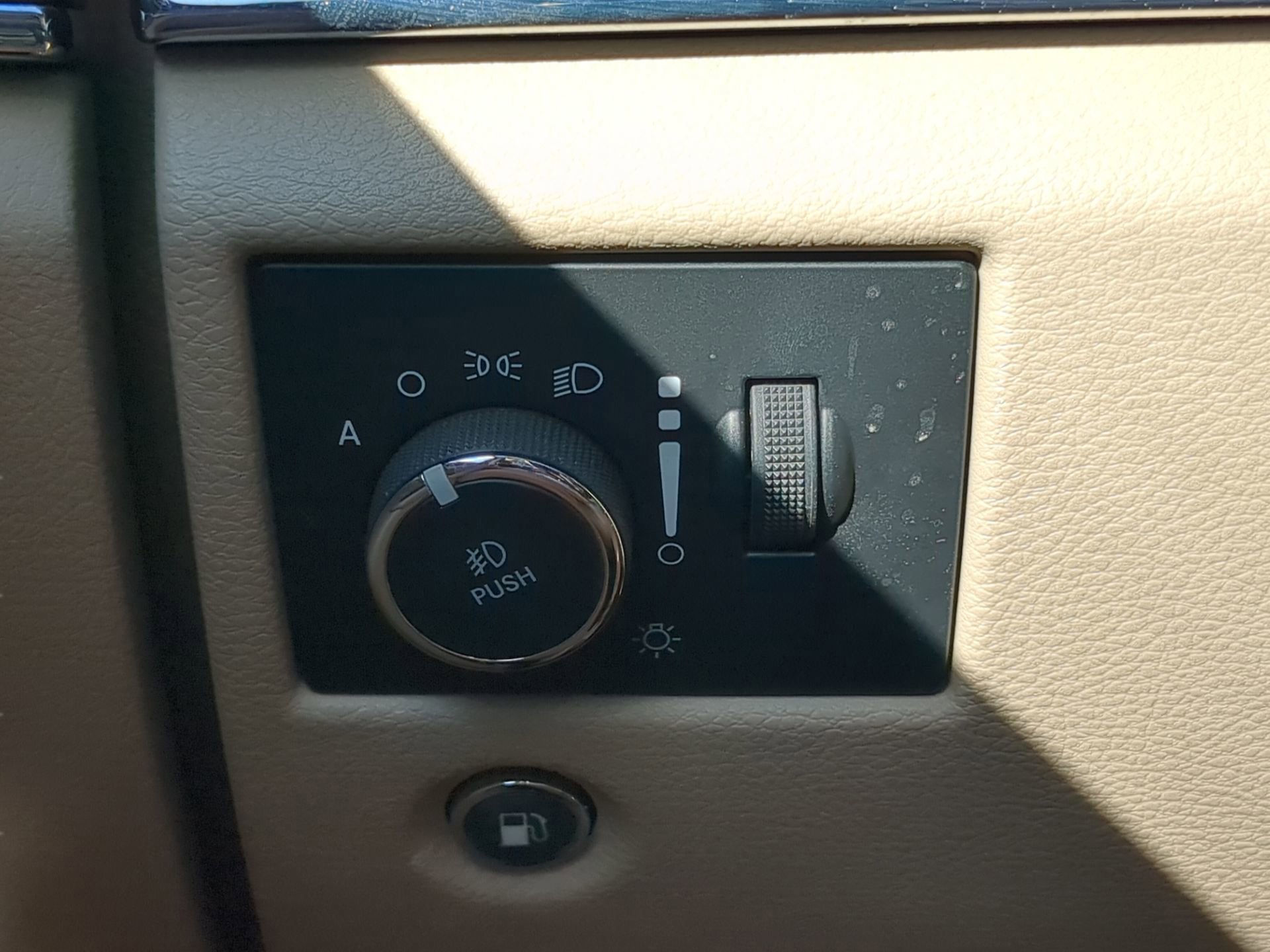 Used 2018 Jeep Grand Cherokee Limited image 56