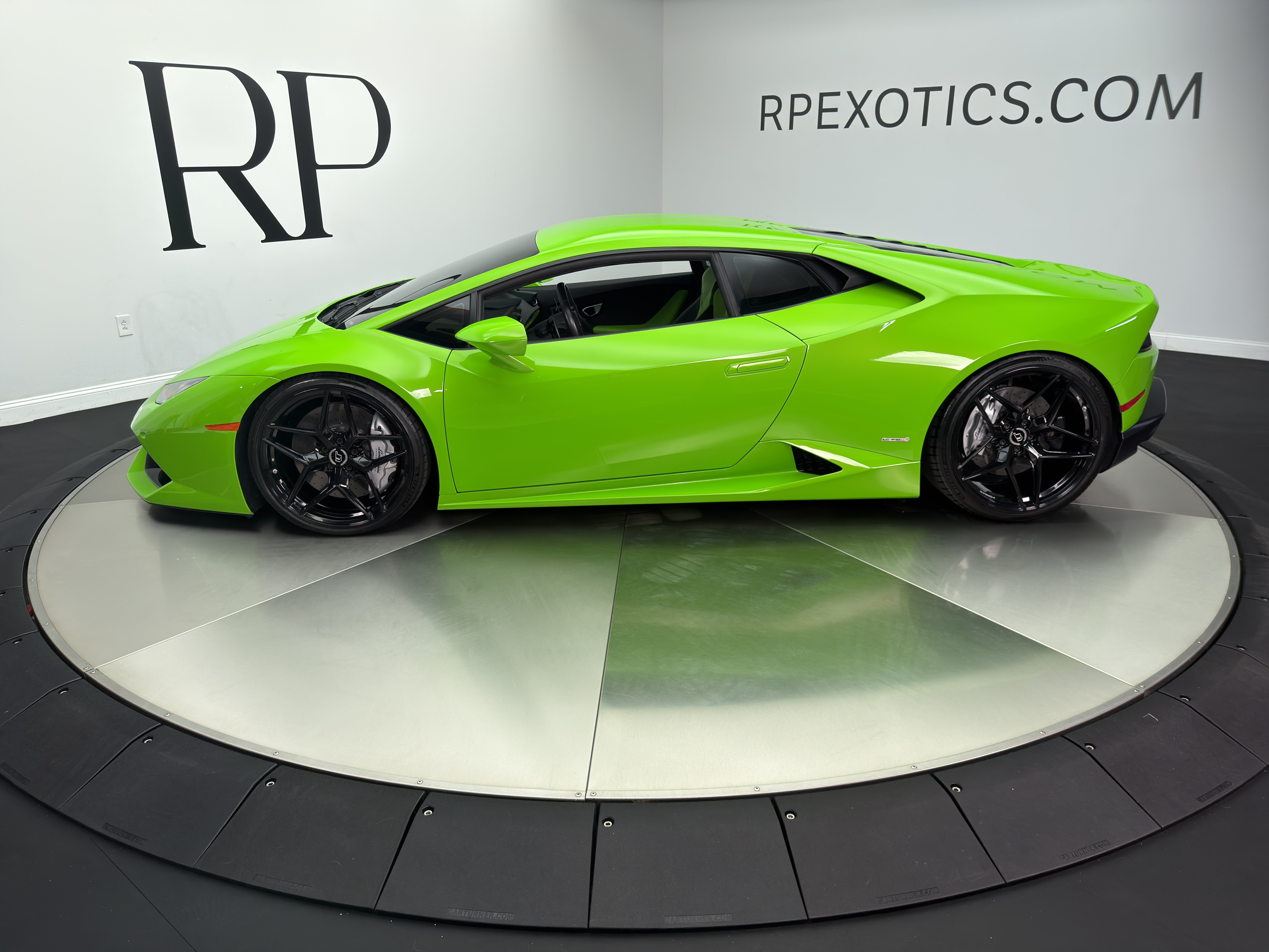 Used 2016 Lamborghini Huracan LP 610-4 AWD/4WD image 3