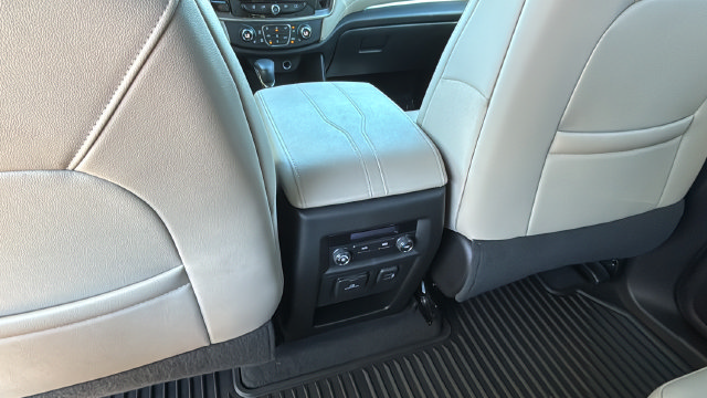 Used 2023 Chevrolet Traverse LT w/ LT Premium Package FWD image 21