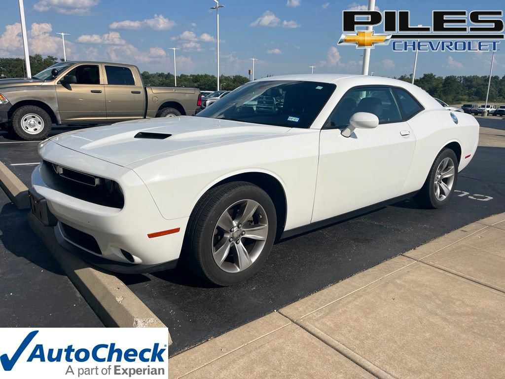 Used 2016 Dodge Challenger SXT w/ Driver Convenience Group RWD video 1