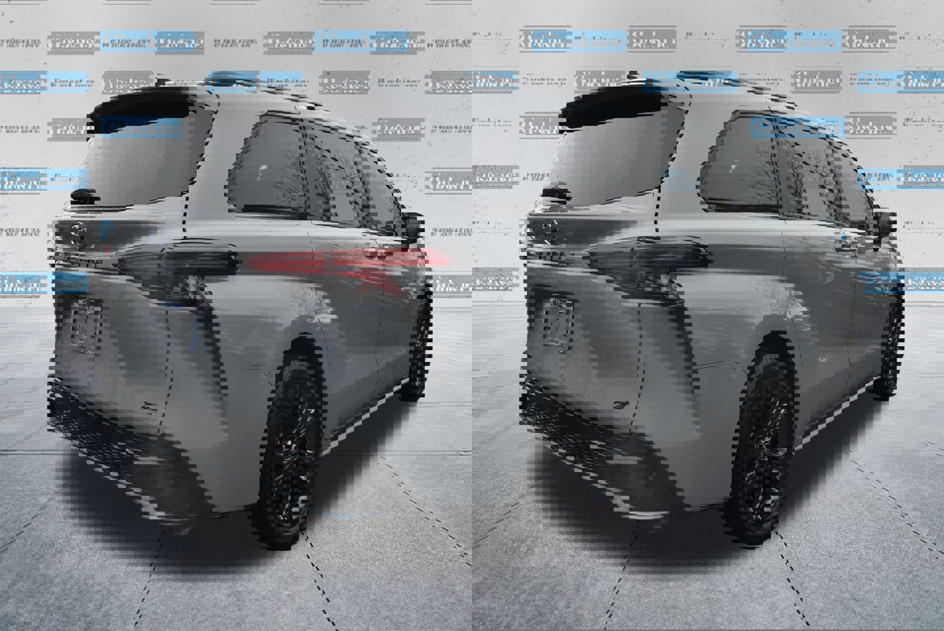 Used 2025 Toyota Sienna XSE image 6