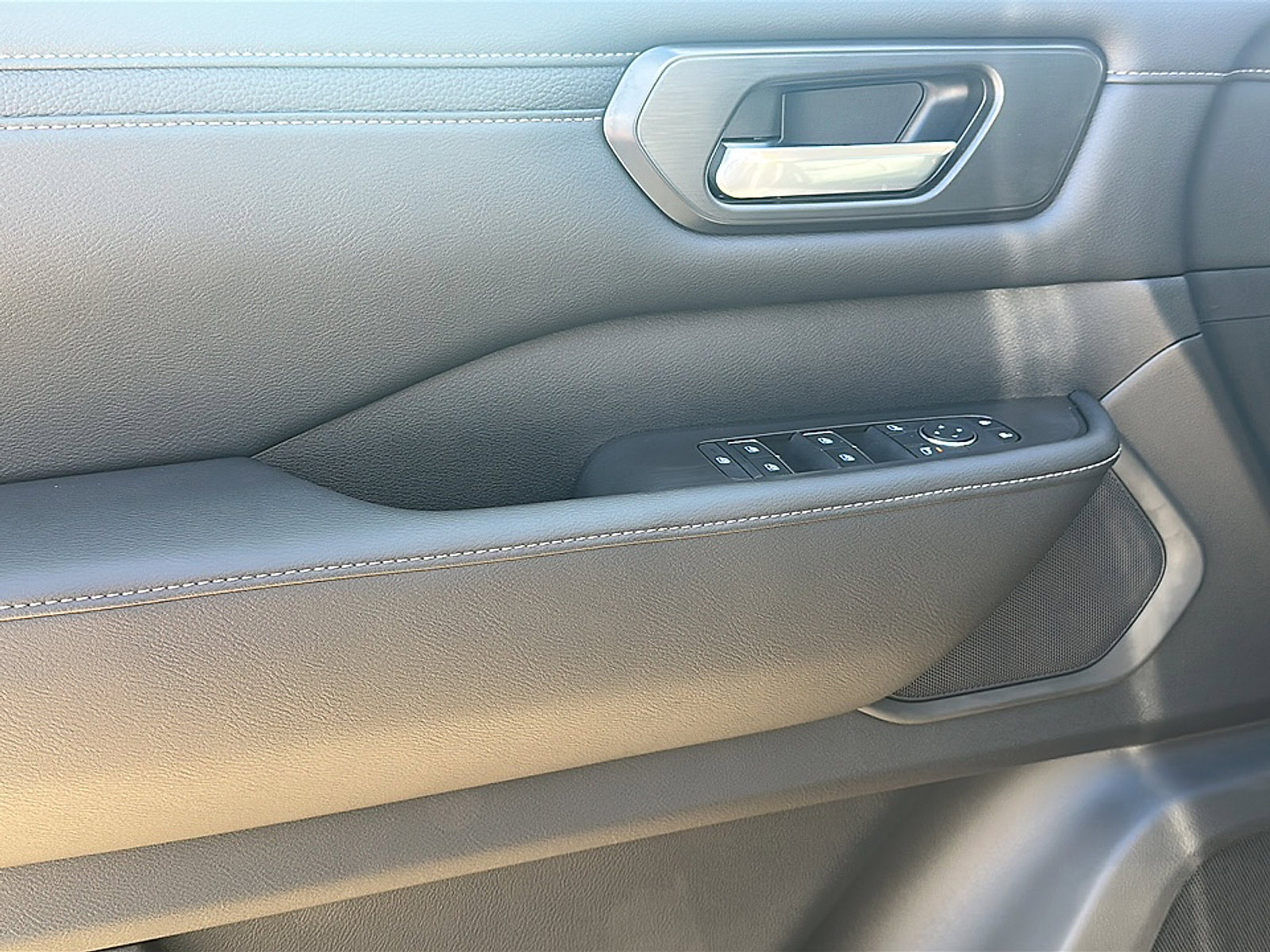 New 2026 Nissan Armada SV image 13