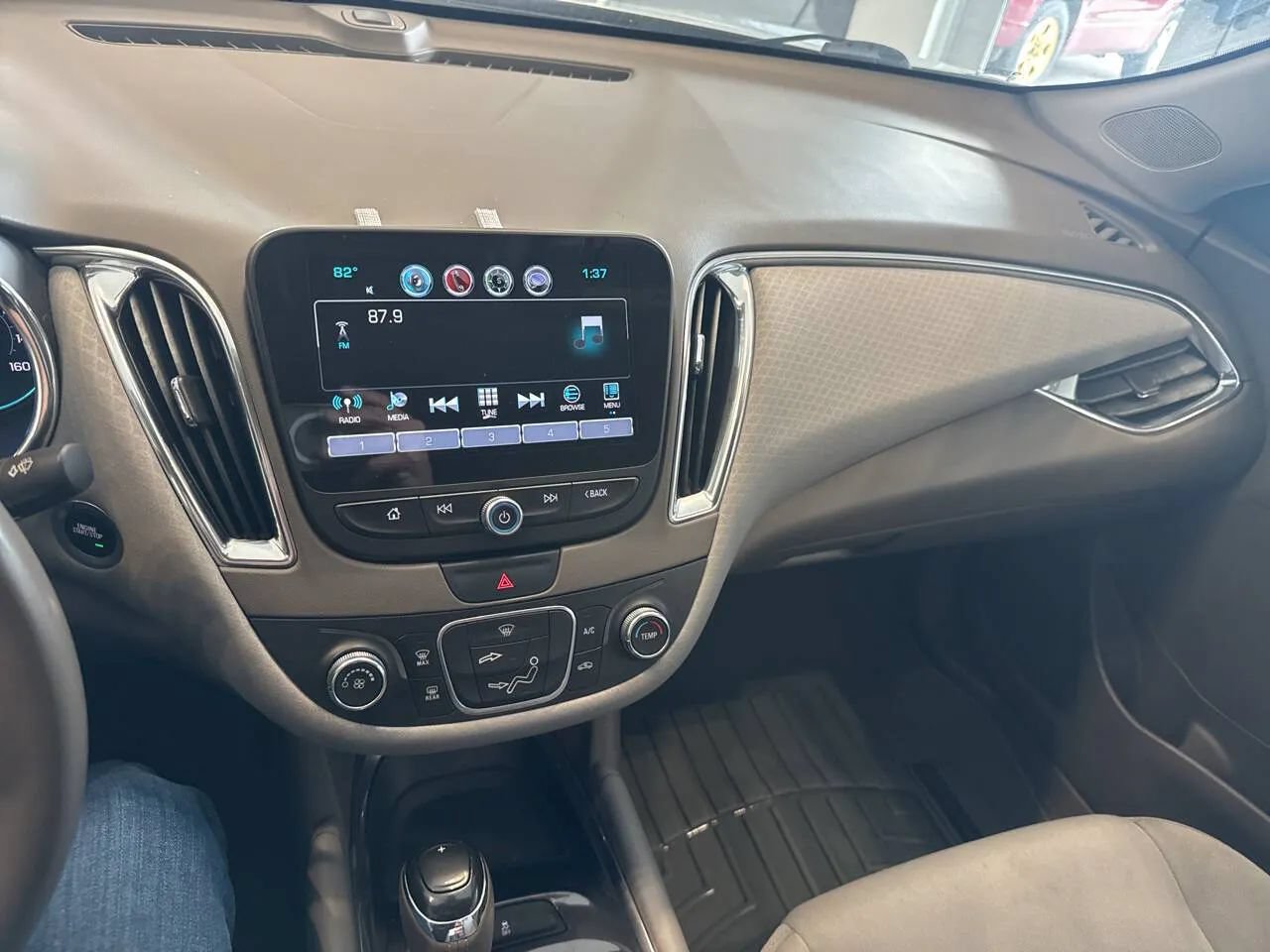 Used 2018 Chevrolet Malibu LT FWD image 30