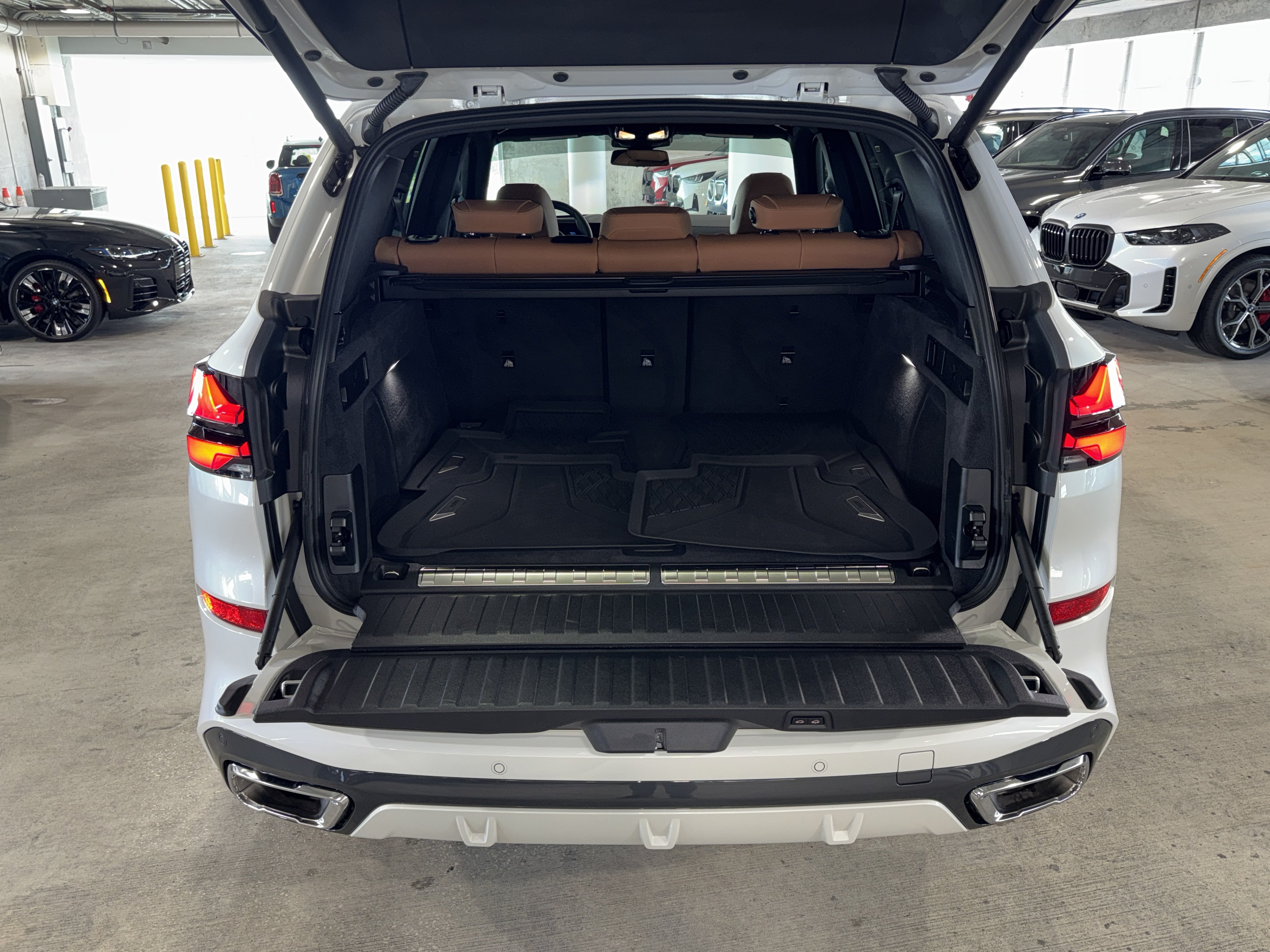 Used 2026 BMW X5 xDrive50e w/ M Sport Package AWD/4WD image 13