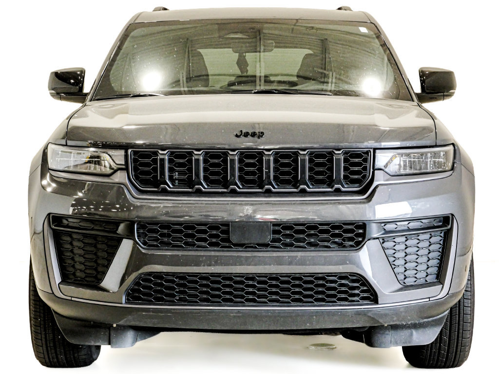 Used 2026 Jeep Grand Cherokee Altitude AWD/4WD image 2