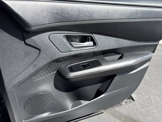 Certified 2023 Nissan Ariya AWD image 26