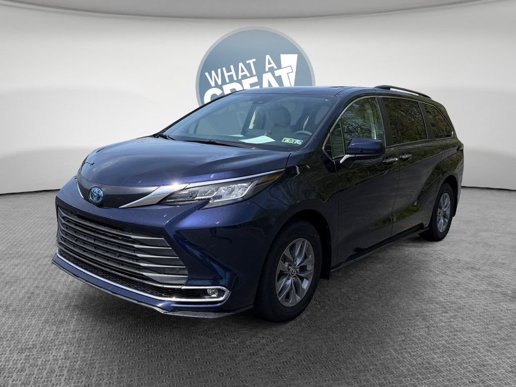 Used 2023 Toyota Sienna XLE w/ XLE Plus Package FWD image 7