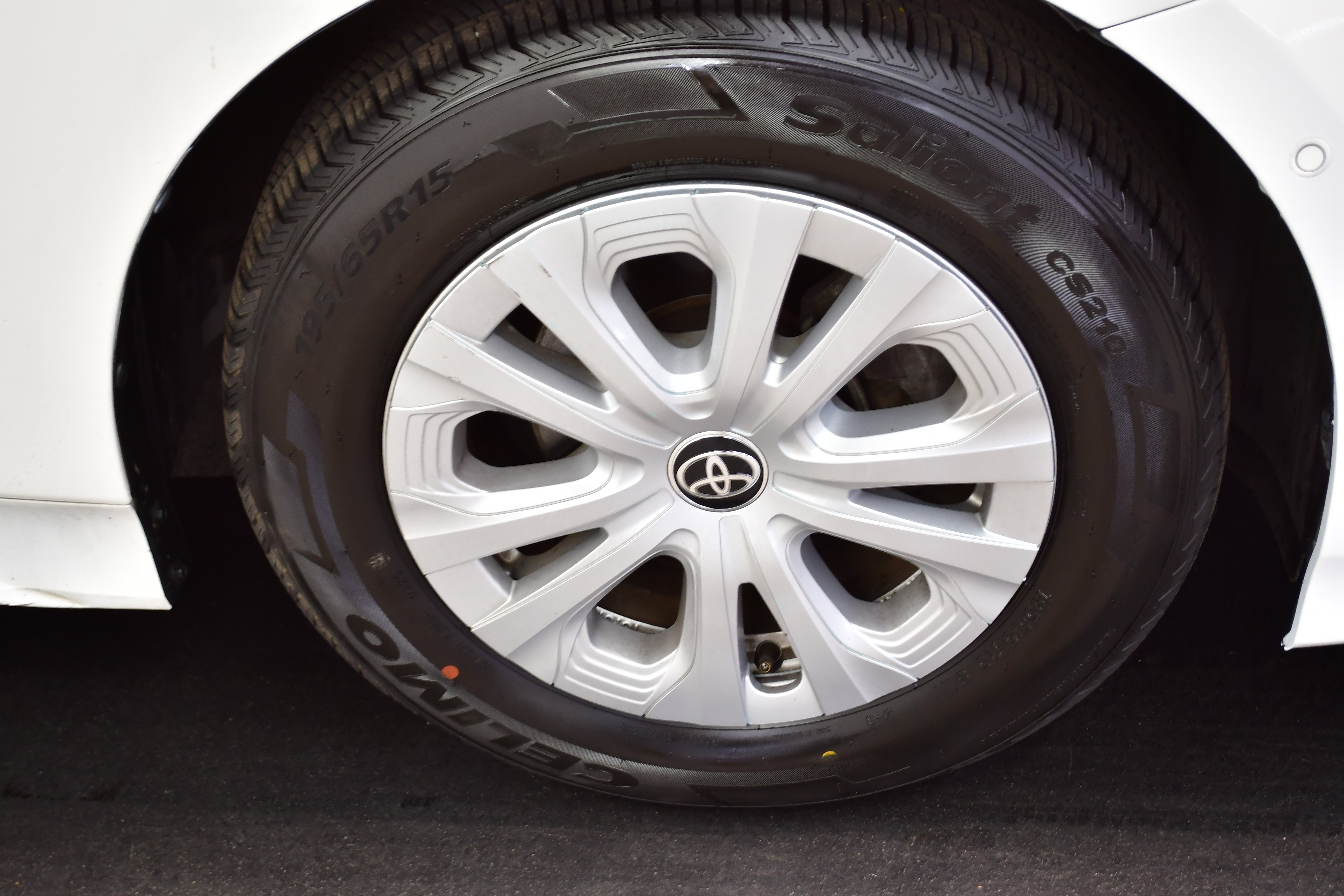 Used 2022 Toyota Prius LE image 55