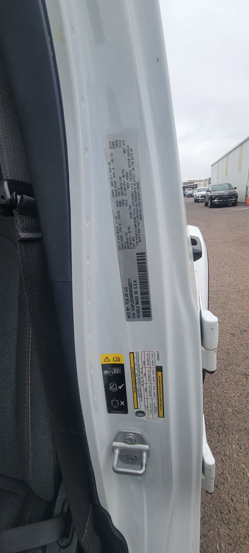 Used 2025 Jeep Wrangler Sahara image 8