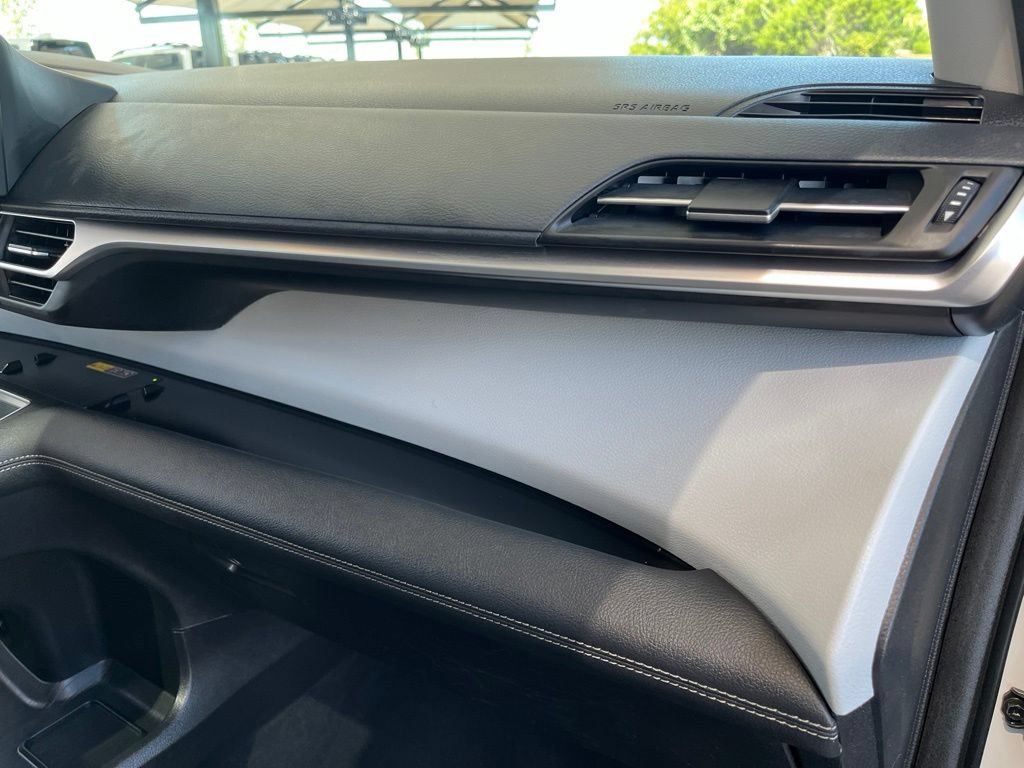 Used 2025 Toyota Sienna XLE FWD image 30