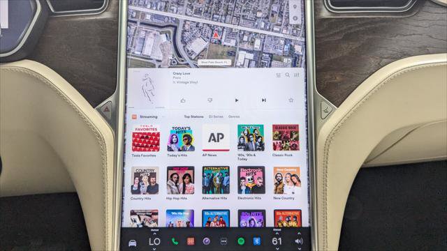 Used 2017 Tesla Model X 75D image 27