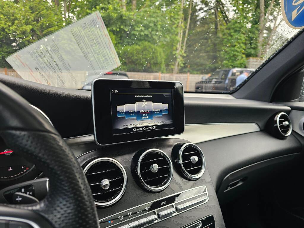 Used 2019 Mercedes-Benz GLC 300 4MATIC image 28