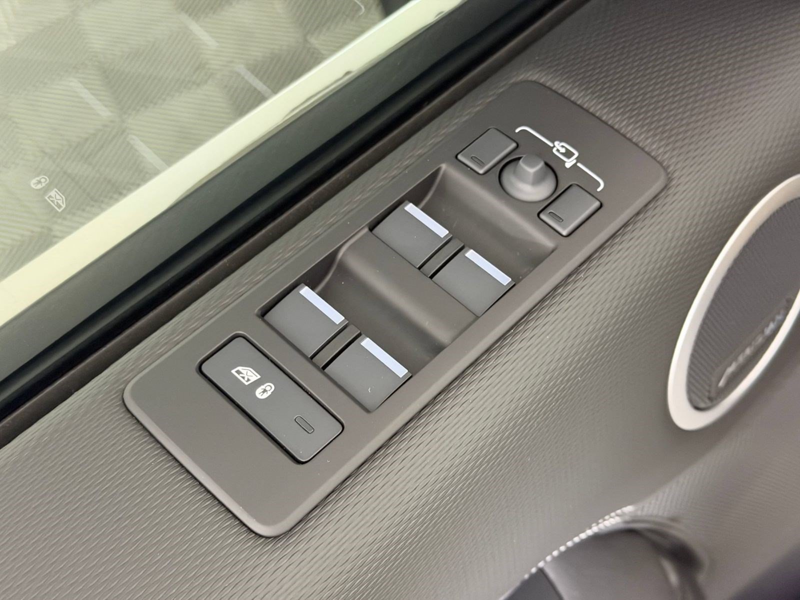 New 2026 Land Rover Discovery Dynamic SE AWD/4WD image 12