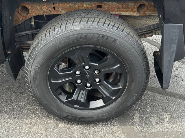 Used 2017 Chevrolet Silverado 1500 LT w/ Midnight Edition AWD/4WD image 11