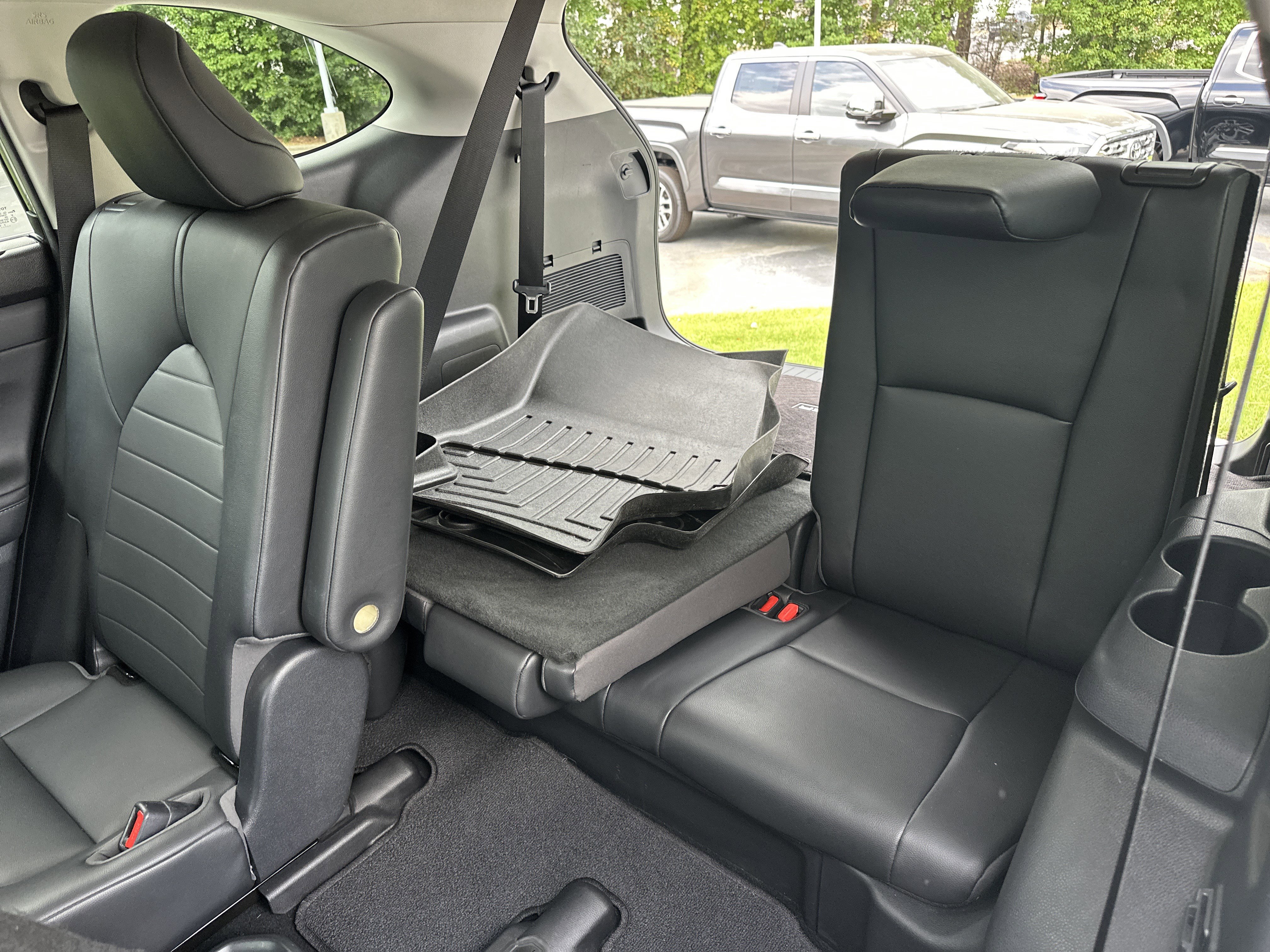 Used 2020 Toyota Highlander XLE AWD/4WD image 32