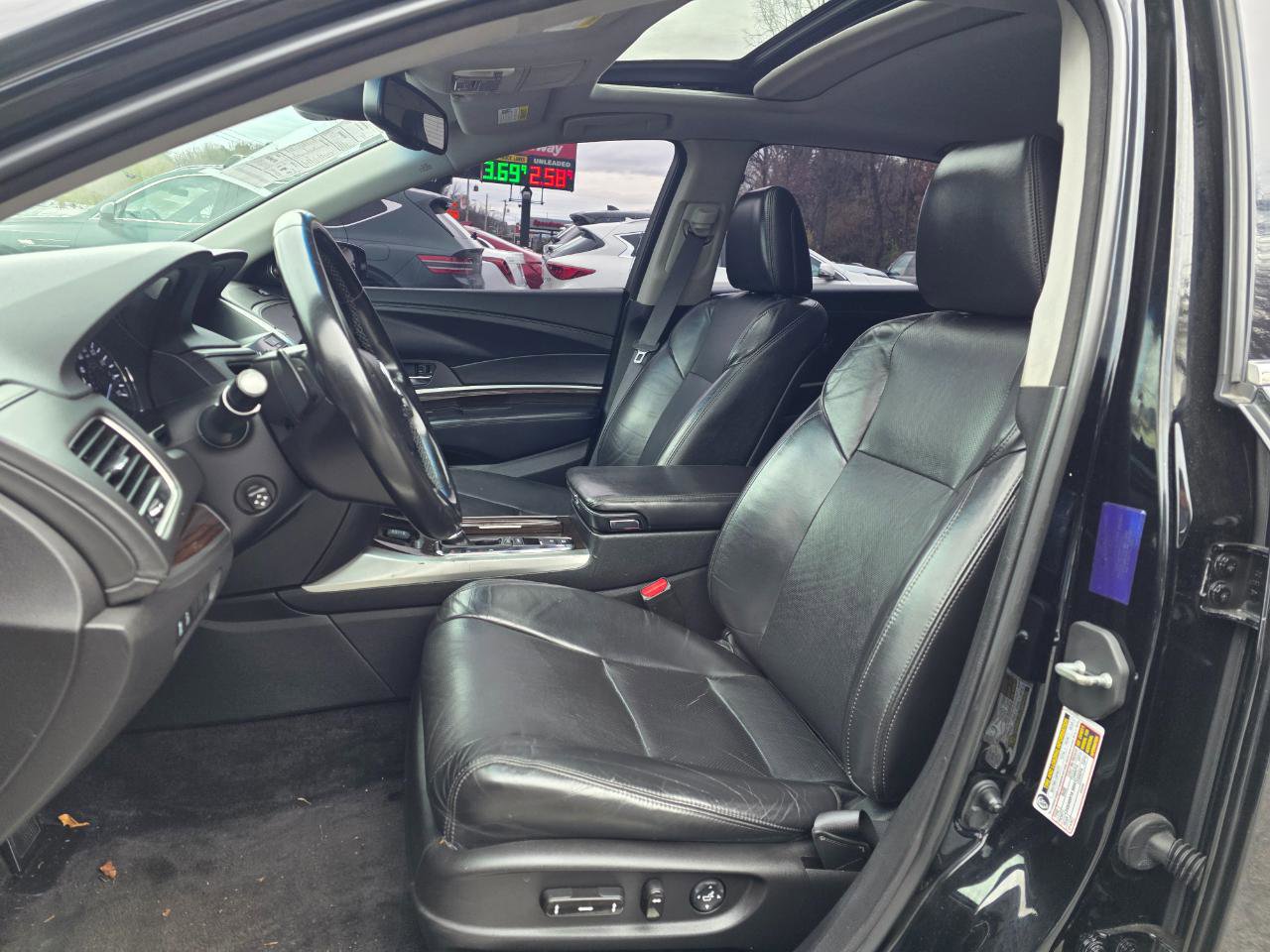 Used 2016 Acura RLX w/ Technology Package FWD image 9