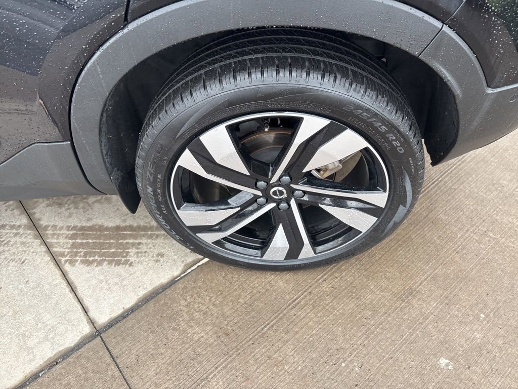 Certified 2023 Volvo XC40 B5 Plus w/ Driver Assist Package AWD/4WD image 14