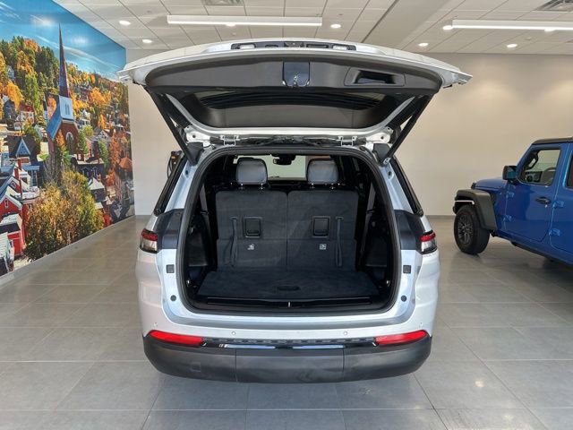 Used 2023 Jeep Grand Cherokee L Laredo image 46